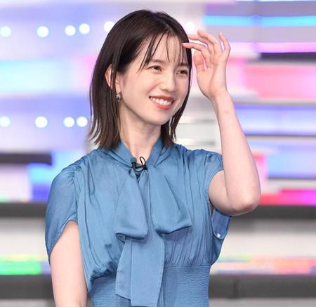 　会見で笑顔を見せる弘中綾香アナウンサー＝東京・テレビ朝日（撮影・棚橋慶太）