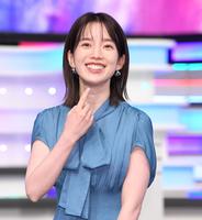 　会見で笑顔を見せる弘中綾香アナウンサー＝東京・テレビ朝日（撮影・棚橋慶太）