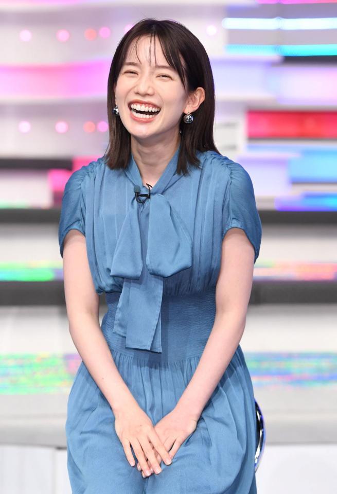 　笑顔で話す弘中綾香アナウンサー＝東京・テレビ朝日（撮影・棚橋慶太）