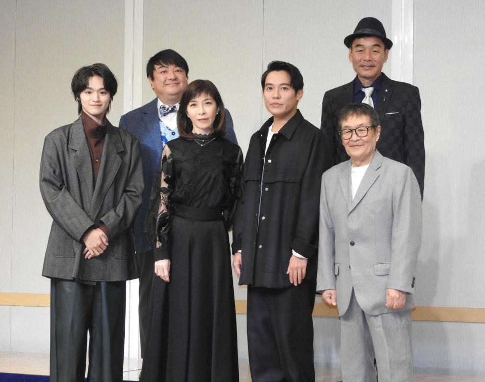 　会見に登場した（前列左から）大倉空人、安寿ミラ、小出恵介、仲本工事（後列左から）彦磨呂、肥後克広