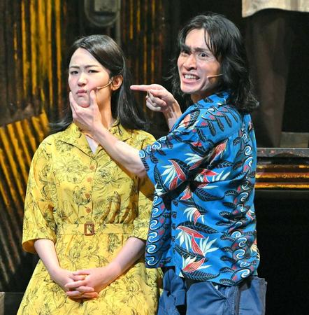 　熱演する安田章大（右）と黒木華（撮影・伊藤笙子）