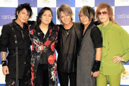 　９年ぶりに復活したＳＯＰＨＩＡの（左から）黒柳能生、都啓一、松岡充、赤松芳朋、豊田和貴
