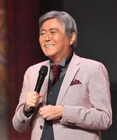 　アレグリアの魅力を語る小倉智昭（撮影・出月俊成）