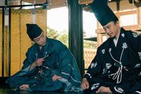 　鎌倉御所にて。三浦義村（山本耕史）に「鎌倉を変える」と宣言する義時＝ＮＨＫ［鎌倉殿の１３人」第３９回から