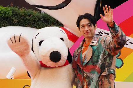 ディーン・フジオカ、大好きなスヌーピーと初対面「スヌーピーを愛し続けてください、僕のように！」/芸能/デイリースポーツ online