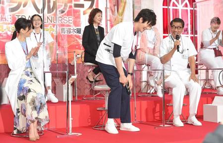 自らを「ドジな３３歳」と語った岡田将生（（中）左は菜々緒、右は中井貴一＝東京・六本木のテレビ朝日（撮影・佐藤厚）