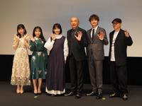 　映画「向田理髪店」公開記念舞台あいさつに出席した（左から）運上弘菜、矢吹奈子、富田靖子、高橋克実、白洲迅、森岡利行監督