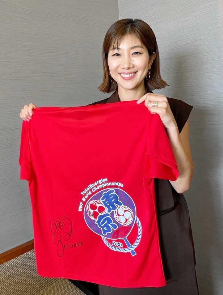 　Ｔシャツを出品する潮田玲子