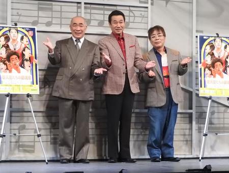 　舞台初日を前に意気込む（左から）野添義弘、三宅裕司、小倉久寛