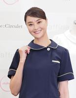 　自らがプロデュースしたメディカルウェア姿で登場した観月ありさ