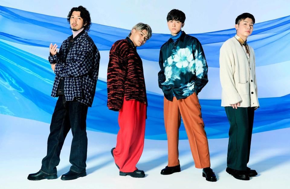 　山本由伸投手にエールを送ったＯｖｅｒＴｏｎｅの（左から）ＧＵＣＣＩ、八上和希、ＮＯＷＡＲ　Ｔｈｅ　匠、アマノ