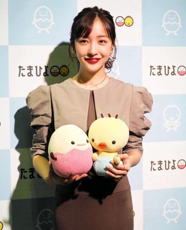 　トークショーに登壇した板野友美