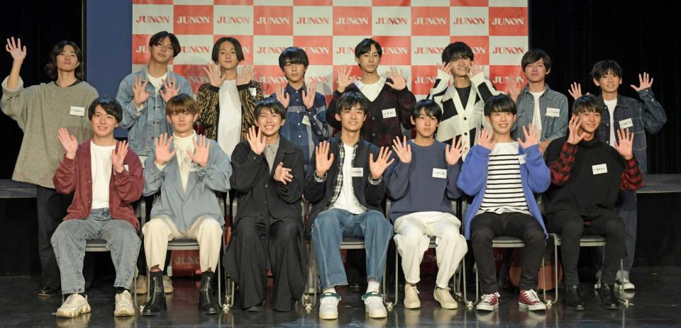　（前列左から）小畑充輝くん、榮田惟一郎くん、高野渉聖くん、西原悠晟くん、野口輝くん、福間悠生くん、藤本洸大くん（後列左から）宗像隼司くん、吉田剛明くん、和田桜我くん、土肥晨光くん、堤亮人くん、中西瞬祐くん、下村未空くん、西田一咲くん（撮影・三好信也）