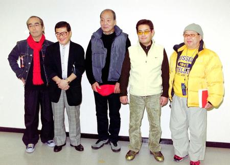 　ザ・ドリフターズの（左から）志村けんさん、仲本工事さん、いかりや長介さん、加藤茶、高木ブー＝２００１年１２月