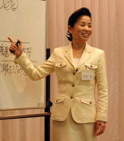 　マナー講師の平林都さん