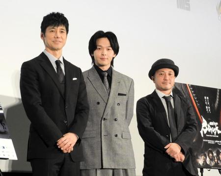 　舞台あいさつに出席した（左から）西島秀俊、中村倫也、白石和彌監督＝都内