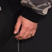 　再婚した浅野忠信の結婚指輪（撮影・西岡正）