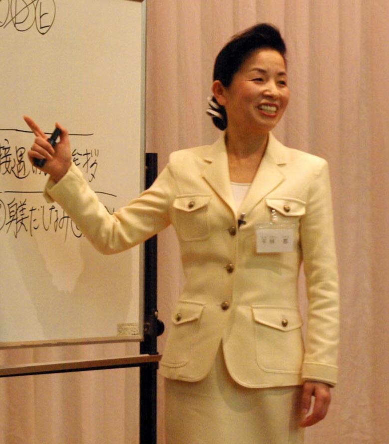 　マナー講師の平林都さん