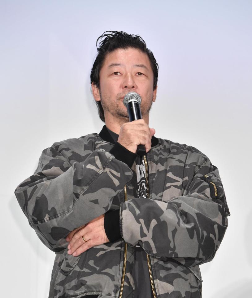 　トークショーで話す浅野忠信（撮影・西岡正）