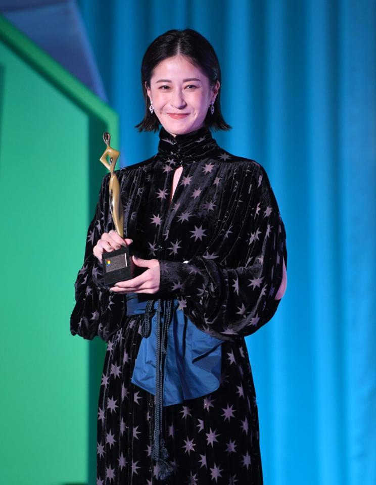 　助演女優賞の松本若菜（撮影・棚橋慶太）