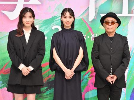 　映画「母性」完成報告会に登場した（左から）永野芽郁、戸田恵梨香、廣木隆一監督（撮影・佐々木彰尚）