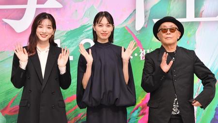 　映画「母性」完成報告会に登場した（左から）永野芽郁、戸田恵梨香、廣木隆一監督（撮影・佐々木彰尚）