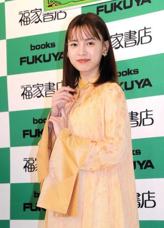 　３年連続でカレンダーを発売した新條由芽