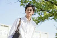 ロードバイクで走る舞を見る、設計担当の刈谷（高杉真宙）