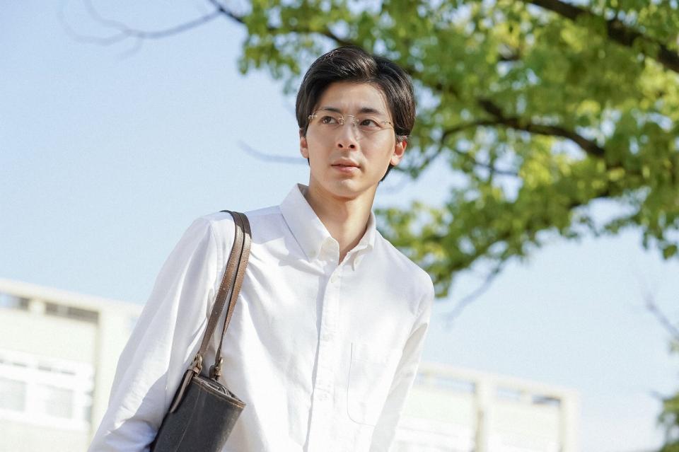 ロードバイクで走る舞を見る、設計担当の刈谷（高杉真宙）