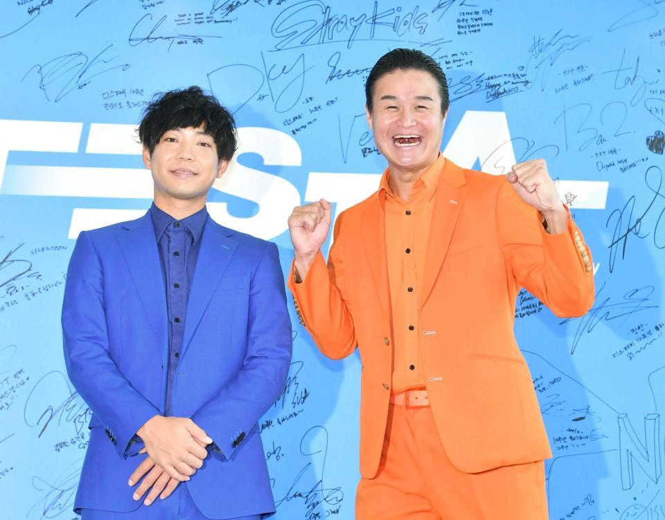 　全力で結婚の喜びを表現するティモンディ・高岸宏行。左は相方の前田裕太（撮影・佐々木彰尚）