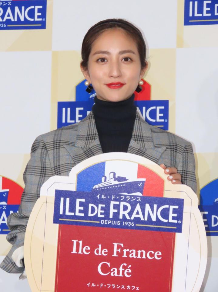 　「イル・ド・フランスカフェ」オープン記念イベントに出席した堀田茜