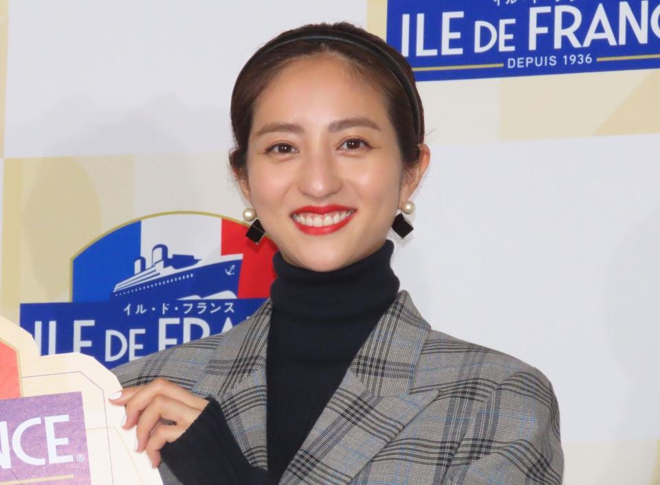 　「イル・ド・フランスカフェ」オープン記念イベントに出席した堀田茜