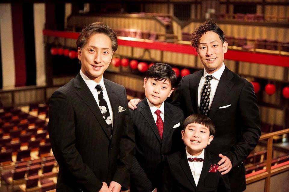 　平成中村座の「十一月大歌舞伎」初日を迎えた（左から）中村七之助、中村勘太郎、中村長三郎、中村勘九郎＝東京・浅草の平成中村座