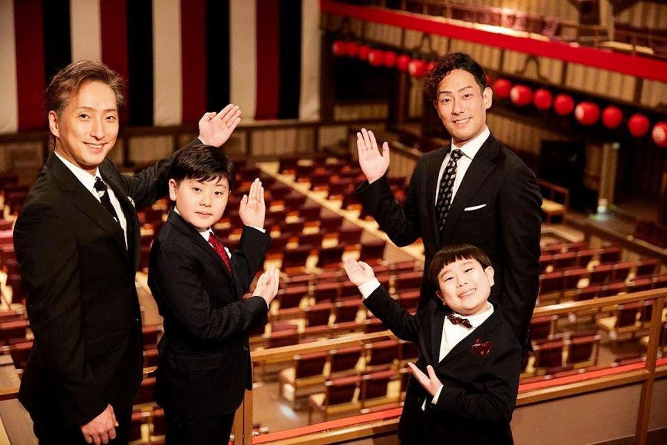 　平成中村座の「十一月大歌舞伎」初日を迎えた（左から）中村七之助、中村勘太郎、中村長三郎、中村勘九郎