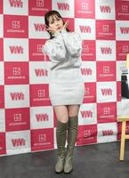 　イベントに登場しポーズを決める村重杏奈（撮影・開出牧）