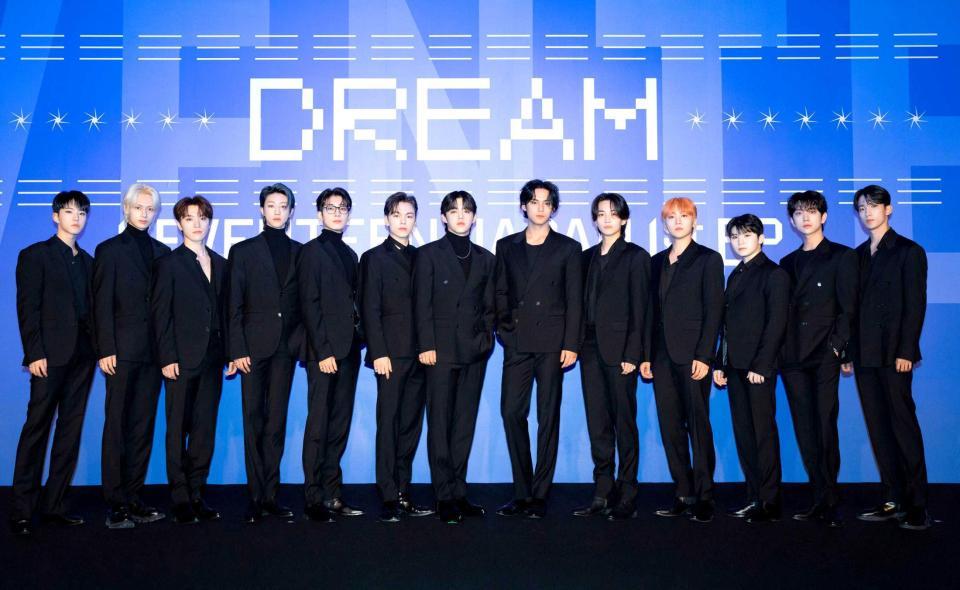 　発売会見を行ったＳＥＶＥＮＴＥＥＮ（ｐ）＆（Ｃ）ＰＬＥＤＩＳ　Ｅｎｔｅｒｔａｉｎｍｅｎｔ