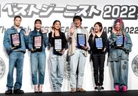 　ベストジーニストに輝いた（左から）窪塚愛流、横田真悠、池田美優、伊原剛志、広末涼子、仲里依紗（撮影・佐藤厚）