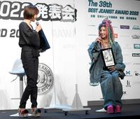 　広末涼子（左）のスタイルを絶賛する仲里依紗