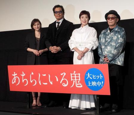 　「あちらにいる鬼」公開記念舞台あいさつに出席した（左から）広末涼子、豊川悦司、寺島しのぶ、廣木隆一監督