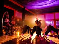 　夏木マリとパフォーマンス集団「ＭＮＴ」による文化奉納