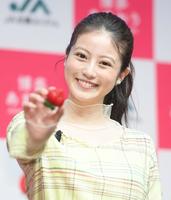 　フォトセッションでポーズを決める今田美桜（撮影・堀内翔）