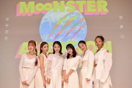 初お披露目となった新生・Ｌｉｔｔｌｅ　Ｇｌｅｅ　Ｍｏｎｓｔｅｒの（左から）かれん、ＭＡＹＵ、ミカ、アサヒ、結海、ｍｉｙｏｕ