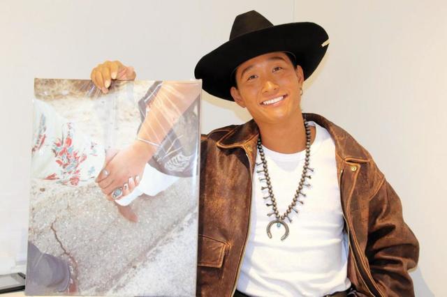 平井大 夫婦共同作業の写真展 8月に第1子誕生で「これからは3人の旅