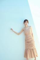 　尾碕真花のカレンダーのアザーカット