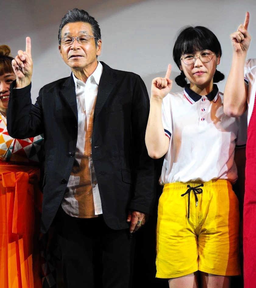 　イベントに登壇した間寛平（左）と辻凪子