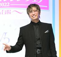 　トークショーで笑顔をみせるＧＡＣＫＴ（撮影・三好信也）