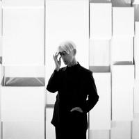 　坂本龍一（Ｐｈｏｔｏ　ｂｙ　ｚａｋｋｕｂａｌａｎ　Ⓒ２０２２　Ｋａｂ　Ｉｎｃ．）