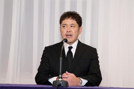 　「有田哲平の引退ＴＶ」の放送に先立ち緊急記者会見を行う有田哲平（Ｃ）ＡｂｅｍａＴＶ，Ｉｎｃ．