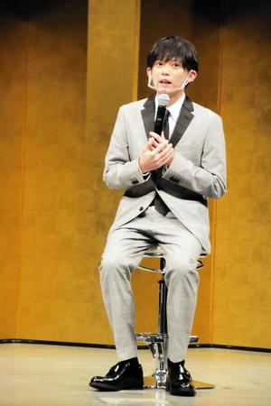 　健康的な生活についてトークした松丸亮吾