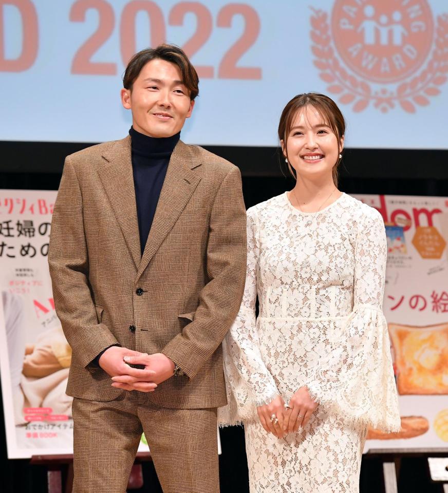 「第１５回ペアレンティングアワード」授賞式に夫婦で登場した西武・源田壮亮と衛藤美彩＝都内（撮影・伊藤笙子）